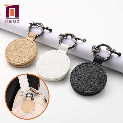 廠家批發(fā)圓形PU皮革磁吸帽夾便攜愛(ài)心款皮革掛飾夾太陽(yáng)收納帽夾